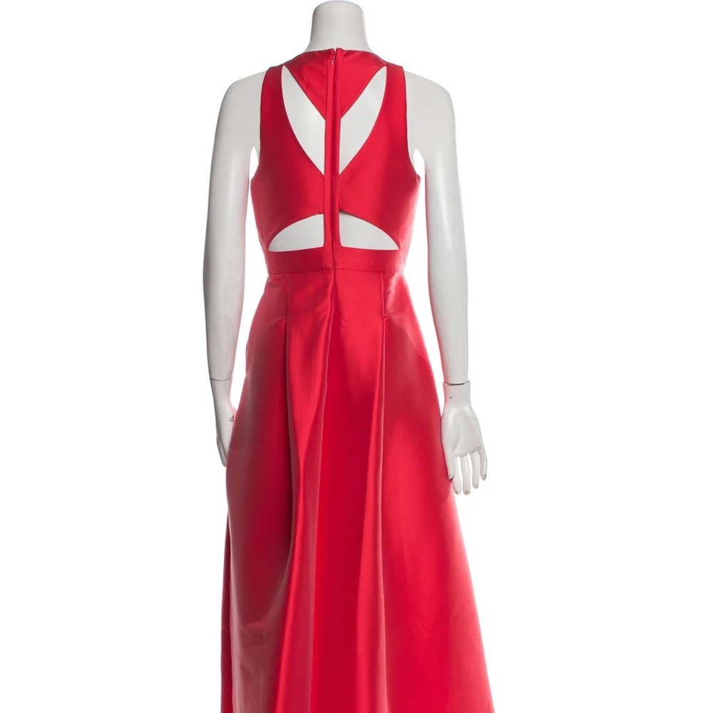 Gown - Picture 7 of 7
